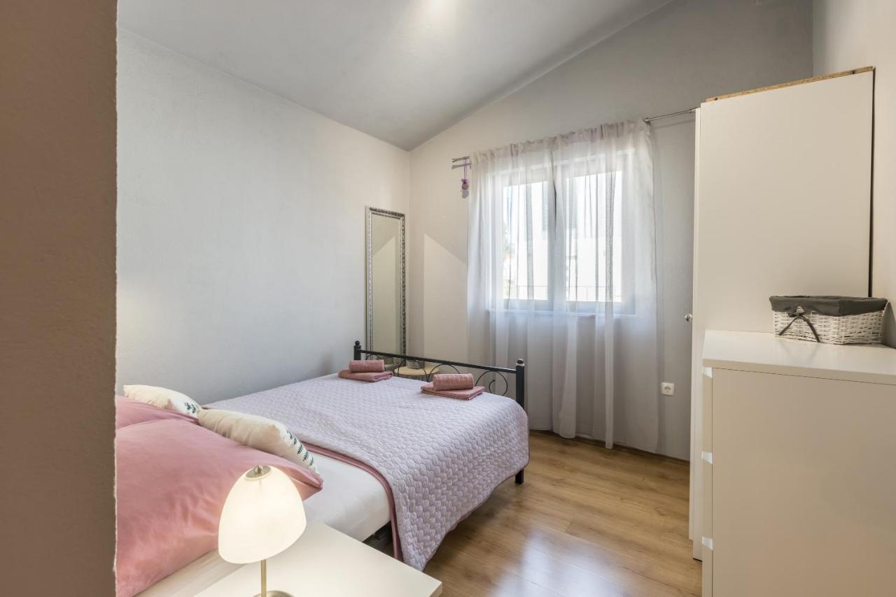 Apartment Lamaro Kaštela Buitenkant foto