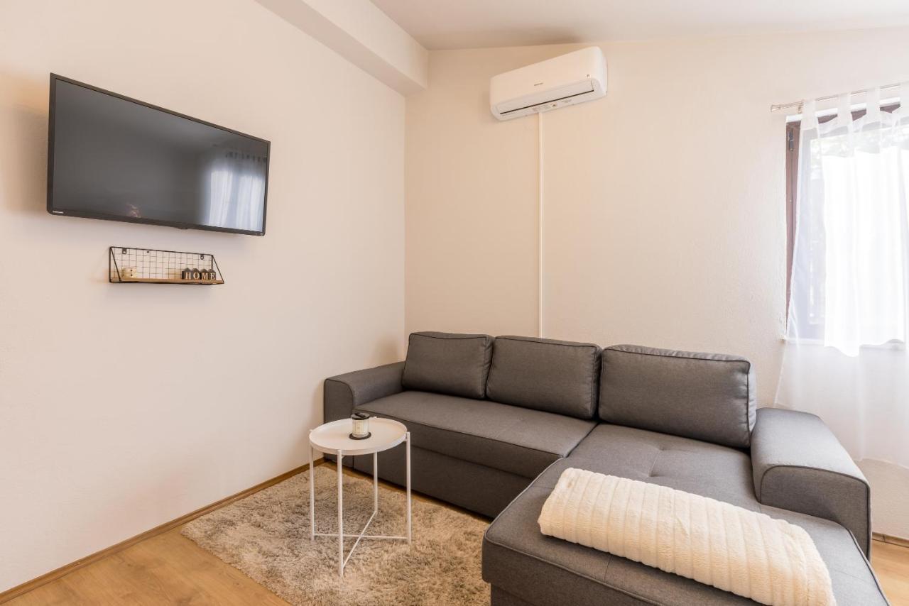 Apartment Lamaro Kaštela Buitenkant foto