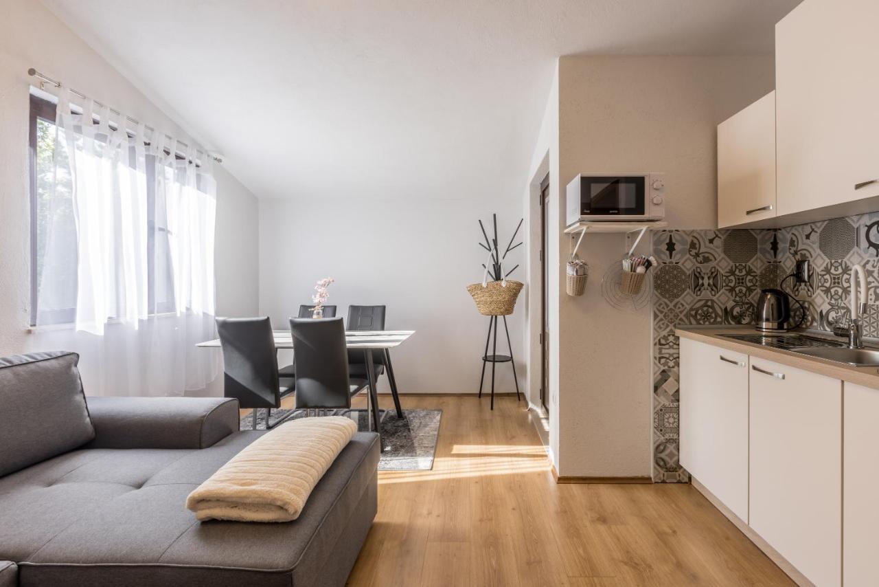 Apartment Lamaro Kaštela Buitenkant foto