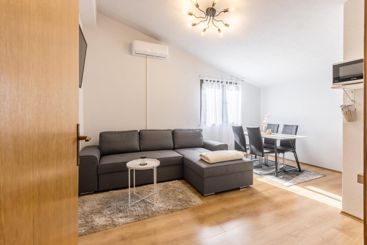 Apartment Lamaro Kaštela Buitenkant foto